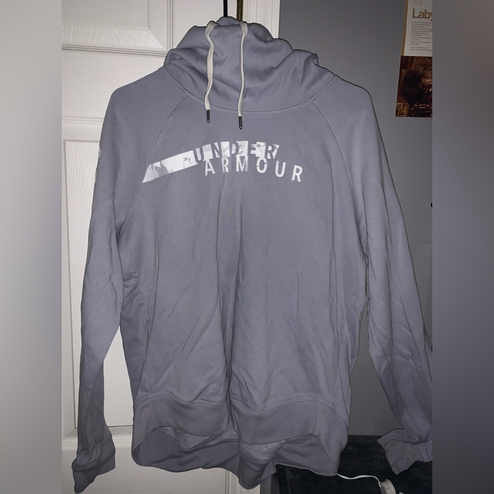•• Under Armour Hoodie ••
